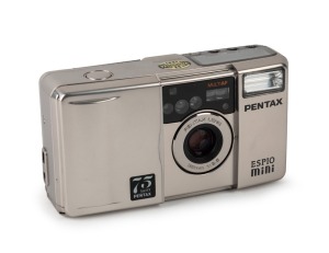 ASAHI KOGAKU: Pentax Espio Mini compact camera [#8786680] in silver, c. 1994, with Pentax 32mm f3.5 lens and maker's box.