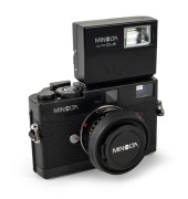 MINOLTA: Gold-edition Minolta CLE rangefinder camera MINOLTA: Gold-edition Minolta CLE rangefinder camera