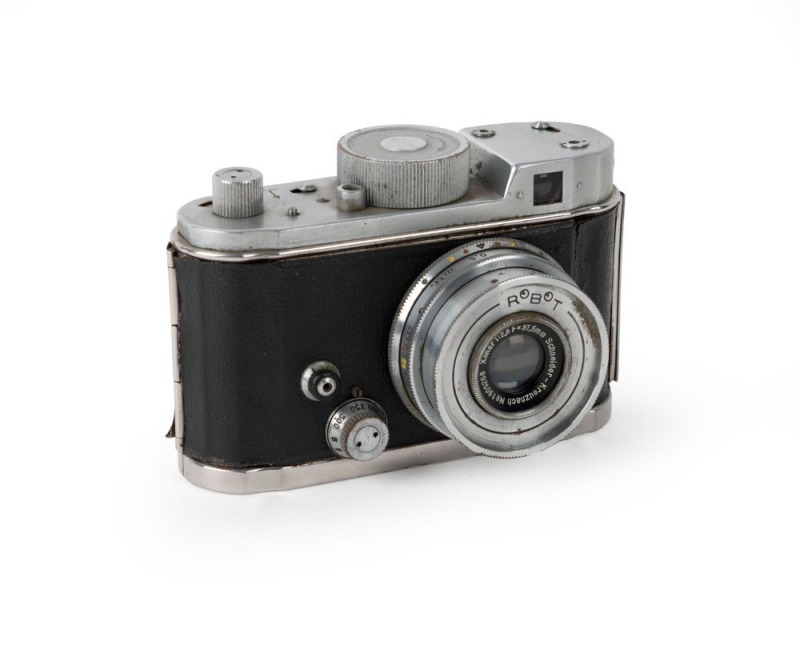 BERNING ROBOT: Robot II viewfinder camera, c. 1940s, with Xenar 37.5mm f2.8 lens [#1909268].