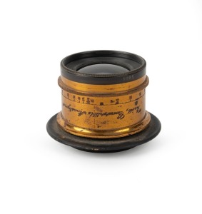 ROSS LONDON: Zeiss Convertible Anastigmat brass lens [#5488], c. 1890s, with lens diameter of approx. 35mm and total height of 50mm. Variable aperture mechanism in superb condition.