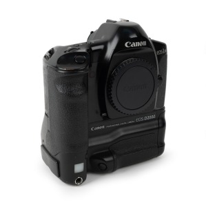 CANON: Circa 1998 EOS D2000 digital camera body [#C520C-02091], built on Canon EOS-1n [#256949], with body cap present.