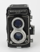 RIKEN: Black Ricohmatic 225 TLR camera [#4987], c. 1959, with Rikenon 80mm f3.5 lens [#31598] and Seikosha-SLV shutter.&nbsp; - 2