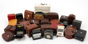 VARIOUS MANUFACTURERS: Twenty-five light meters, most of them in leather cases, issued by brands such as Gossen, Weston, Bewi, Ilford, Metrawatt, Réalt, Automatic Coil Winder and Electrical Equipment Co., Prix, and others. (25 items)