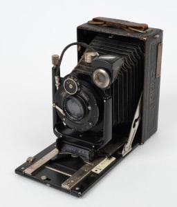 ZEISS IKON: Tenax folding plate camera with both Goerz and Zeiss Ikon branding, c. 1926, with Tessar 105mm f4.5 lens, Klio shutter, and shutter release cable. A curio likely produced during these companies' merger period.