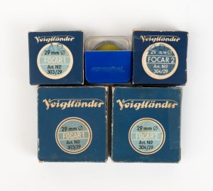 VOIGTLÄNDER: Five 29mm lens filters in plastic maker's cases, four also with maker's boxes - two 303/29 Focar 1, two 304/29 Focar 2, and one 302/29 G2. (5 items)