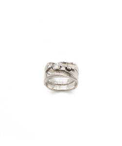 RING: 18ct white gold dress ring. 15.05 grams.