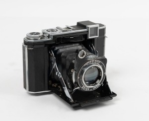 ZEISS IKON: Super Ikonta B 532/16 horizontal-folding camera [#F 3921], c. 1938, with Tessar 80mm f2.8 lens [#2102832] and Compur-Rapid shutter.