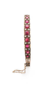 BANGLE: 9ct gold, pearl and garnet topped doublet bangle. 10.77 grams.