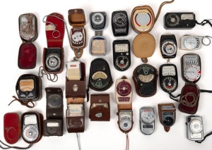 VARIOUS MANUFACTURERS: Twenty-five light meters, many in leather cases, issued by brands such as Gossen, Sekonic, Sangamo Weston, Metrawatt, Paton Electrical, and Tempophot. (25 items)