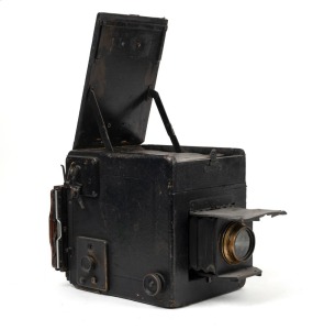 GRAFLEX: 4x5" Revolving Body Graflex Series B plate camera, c. 1923, with Cooke-Kodak Anastigmat 6⅞" f4.5 lens and film pack adapter attachment.