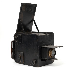 GRAFLEX: 4x5" Revolving Body Graflex Series B plate camera, c. 1923, with Cooke-Kodak Anastigmat 6⅞" f4.5 lens and film pack adapter attachment.