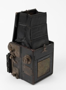GRAFLEX: 2½x3¼" Auto Graflex Junior plate camera [#112160], c. 1919, with Tessar 1c lens [#3156471].