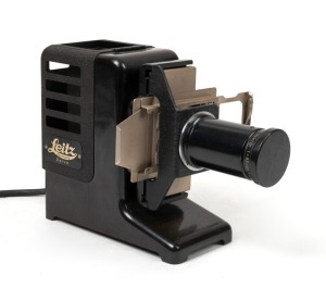 LEITZ: Circa 1939 SIUUB Parvo slide projector, in black metal and Bakelite, with Hektor 85mm f2.5 lens and metal lens cap.