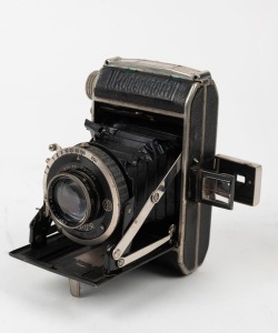 RODENSTOCK: Clarovid vertical-folding camera, c. 1932, with Rodenstock-Trinar-Anastigmat 75mm f2.9 lens and Compur shutter.