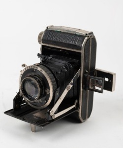 RODENSTOCK: Clarovid vertical-folding camera, c. 1932, with Rodenstock-Trinar-Anastigmat 75mm f2.9 lens and Compur shutter.