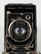 NAGEL: Recomar 18 folding plate camera, c. 1928, with Xenar 105mm f4.5 lens [#438187] and Compur shutter, together with leather case containing black hood cloth, wrist strap, camera back, and six metal film holders. - 2