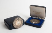 QUEEN'S CUP RACE, BRISBANE, 1977: Two participation medals, produced by the Royal Australian Mint, both offered in original presentation boxes. (2) - 2
