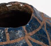 PEPAI JANGALA CARROLL, "Walungurru IV, 2018, stoneware with sgraffito, incised "Pepai&nbsp;Carroll", 20cm high - 4