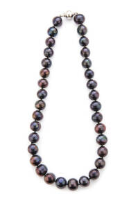 NECKLACE: Freshwater pearl necklace
