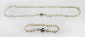 NECKLACE: Freshwater pearl necklace and bracelet. 925 silver clasps.