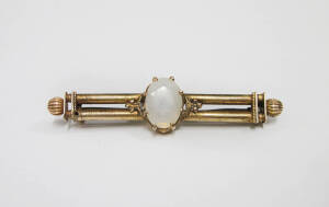 BROOCH: Victorian 15ct stone set bar brooch.