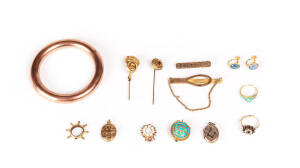 VARIOUS: Gold and gold plated antique and vintage jewellery. (30)