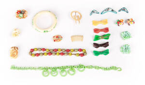 COSTUME JEWELLERY: Vintage costume jewellery including nice early plastic necklace, earrings, glass beads etc.