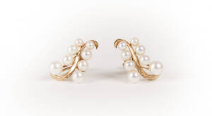 MIKIMOTO: 14ct gold and pearl earrings. Original box.