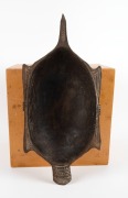 Food bowl, carved wood with remains of remains of piped clay, Papua New guinea origin, 55cm wide - 4