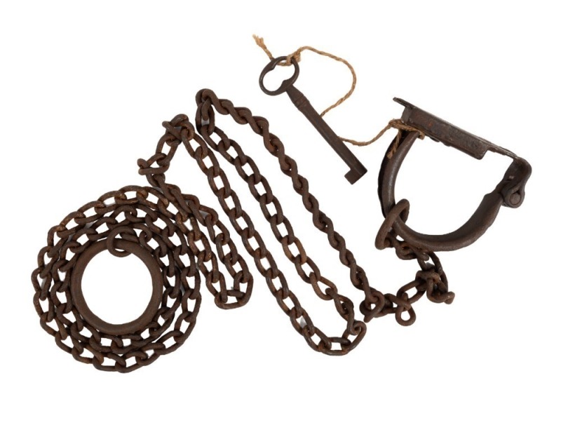 Convict single leg cuff on chain, with key, 19th century, 155cm long