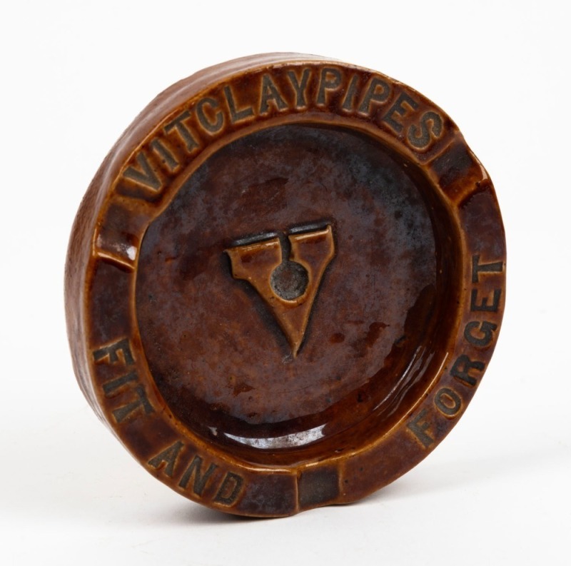 "VIT CLAY PIPES, FIT AND FORGET" brown glazed pottery ashtray, 13.5cm wide