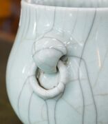 A Chinese Guan ware vase with celadon glaze, 19th/20th century, ​18cm high - 6