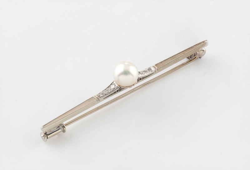 PROUDS of Sydney vintage 18ct white gold and platinum bar brooch set with a 7mm pearl flanked by six graduated brilliant cut white diamonds mid 20th century stamped PROUDS 18ct PLAT. 5.6cm