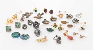 Assorted antique and vintage earrings including gold and silver examples, (qty)