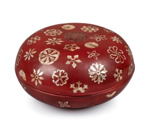 An antique Chinese red lacquered box with mother of pearl decoration and gold finished "Good Luck" symbol over black lacquer, Qing Dynasty, 18th/19th century, ​​​​​​​16cm high, 31cm diameter