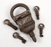 An impressive antique Indian puzzle padlock with four keys finished in silver bidri ware, 19th century, ​​​​​​​15cm high - 2