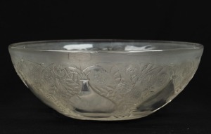 LALIQUE "The Vase" pattern French glass bowl, bearing early "VdA" moulded mark for Verrerie d'Alsace, 7.5cm high, 21cm diameter