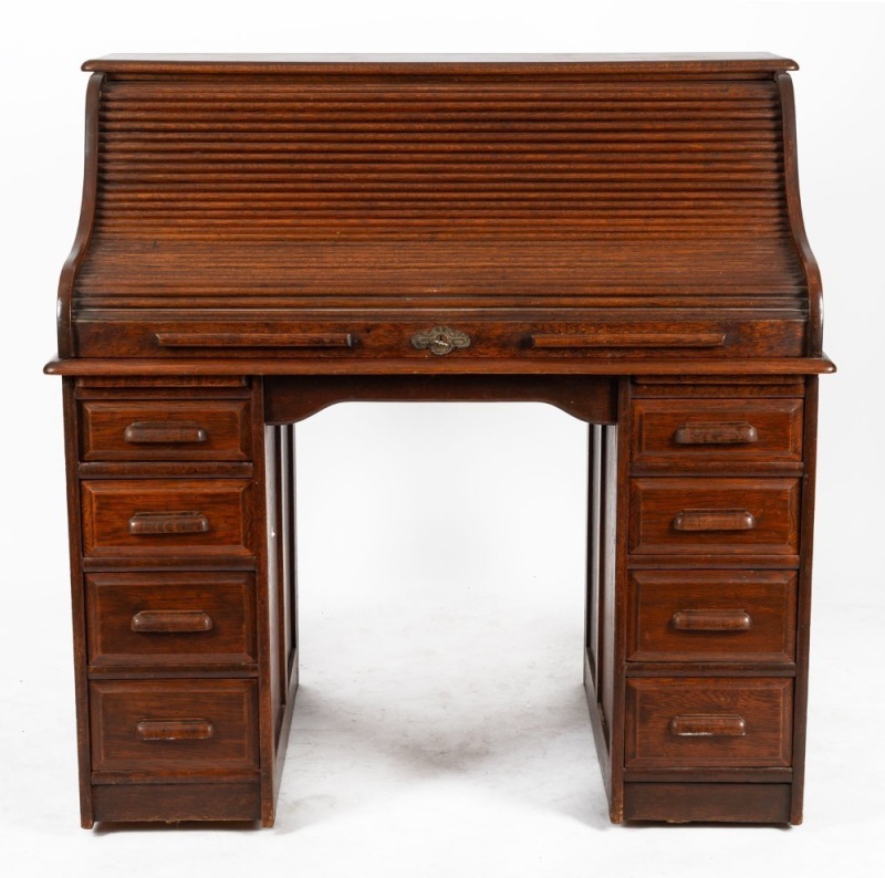 An antique American twin pedestal oak roll-top desk, circa 1890, baring maker's plaque "B. SOUTO & Co. NEW YORK, U.S.A.", ​​​​​​​1180cm high, 121cm wide, 76cm deep
