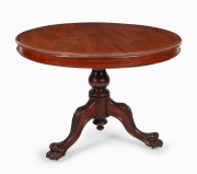 An antique Australian cedar breakfast table with tilt-top, 19th century, 75cm high, 107cm diameter