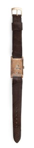 A vintage aperture dial gent's wristwatch in 9ct rose gold case with 15 jewel manual wind Swiss made movement, circa 1930s, 2.3cm wide including crown