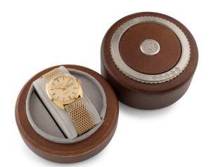LONGINES "ADMIRAL" automatic wristwatch in yellow gold case with day/date window, baton numerals and gold plated bracelet band, in original timber box with two Longines gold plated buckles, 3.6cm wide including crown