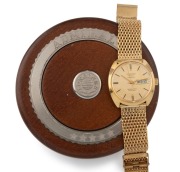 LONGINES "ADMIRAL" automatic wristwatch in yellow gold case with day/date window, baton numerals and gold plated bracelet band, in original timber box with two Longines&nbsp;gold plated buckles, 3.6cm wide including crown - 2