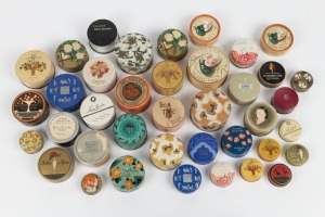 Thirty eight assorted vintage and Art Deco French powder and cosmetic boxes, many with decorative lithograph tops, (most with contents)
