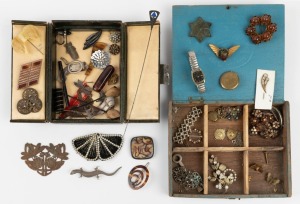Assorted jewellery, hairpins, watch etc., including attractive silver lizard brooch, mostly 20th century, (qty)