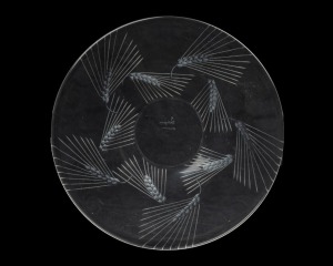 LALIQUE French glass plate with wheat motif, engraved "Lalique, France", 17cm diameter