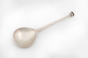 An antique English seal top spoon by George Hart (Guild of Handicrafts), London, circa 1913, 15.2cm high, 38 grams
