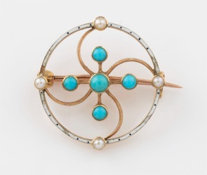 An antique 15ct gold circular brooch adorned with five turquoise and four seed pearls with enamel highlights, circa 1900, 2.3cm diameter, 2.6 grams