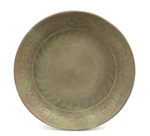 An antique celadon ware bowl adorned with peony decoration, Long Quan kiln, 14th/15th century, ​​​​​​​35cm wide