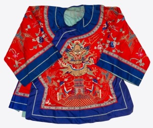 A vintage Chinese embroidered silk jacket with dragon decoration, 20th century