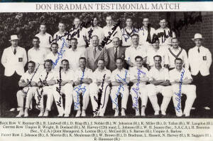 1948 DON BRADMAN TESTIMONIAL MATCH, team picture with 16 signatures including Don Bradman, Ray Lindwall, Arthur Morris & Lindsay Hassett.